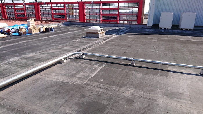 大阪市｜屋上に水が溜まる原因とは？2階建て店舗の雨漏り調査事例