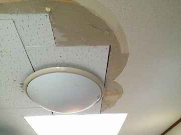 雨漏り調査　天井雨染み調査