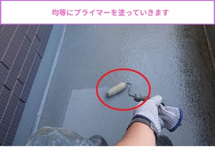 低価格でお勧めのＦＲＰ防水のメンテナンス工事でプライマー塗布