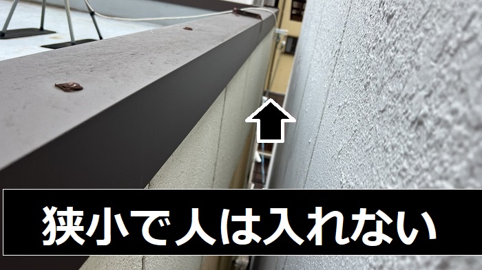 建物と建物の間