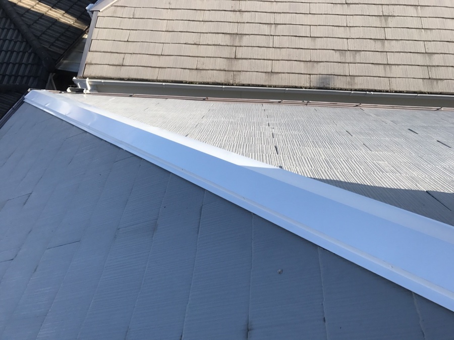 新しい棟板金の取付け完了