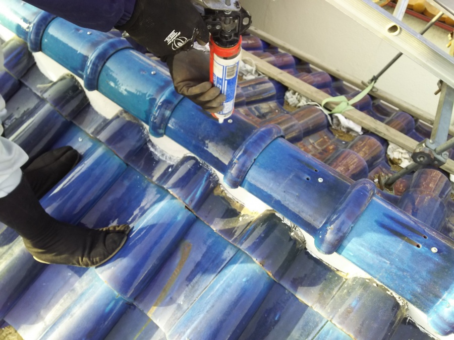 棟積み替え工事　冠瓦積み