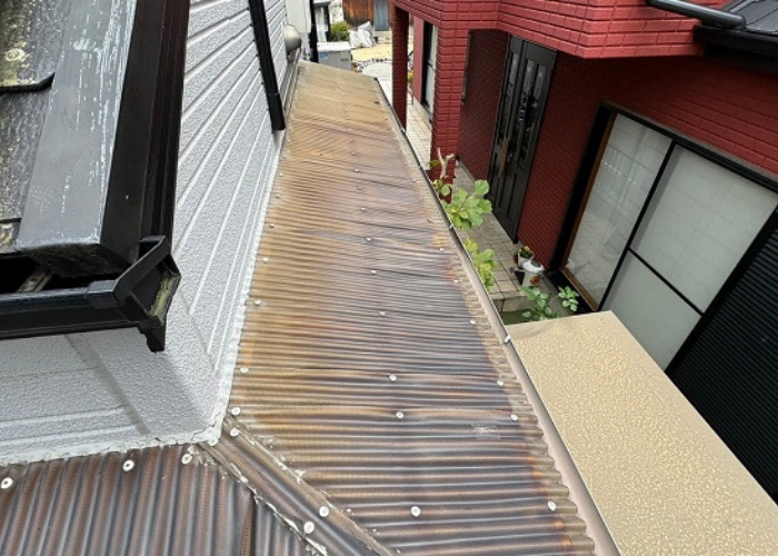 物置屋根のポリカ波板を貼り替える前の様子