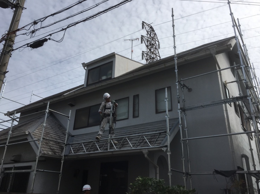 既存化粧スレートに足場架け