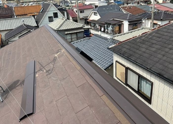 茨木市で風災を受けたカラーベスト屋根の部分修理を行った後の様子