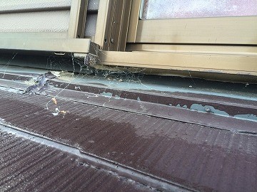 雨漏り調査　下屋根の調査　サッシ周り