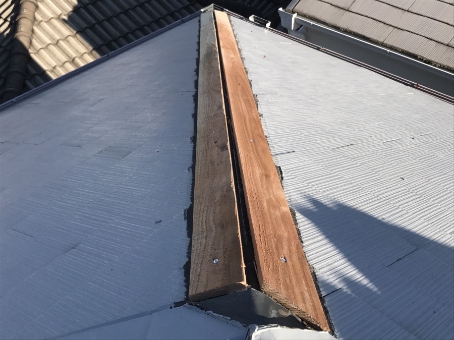 新しい下地の木「貫板」の設置