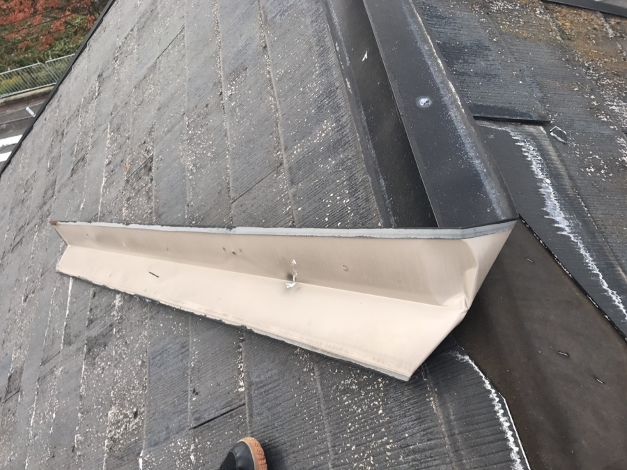 棟板金のめくれ