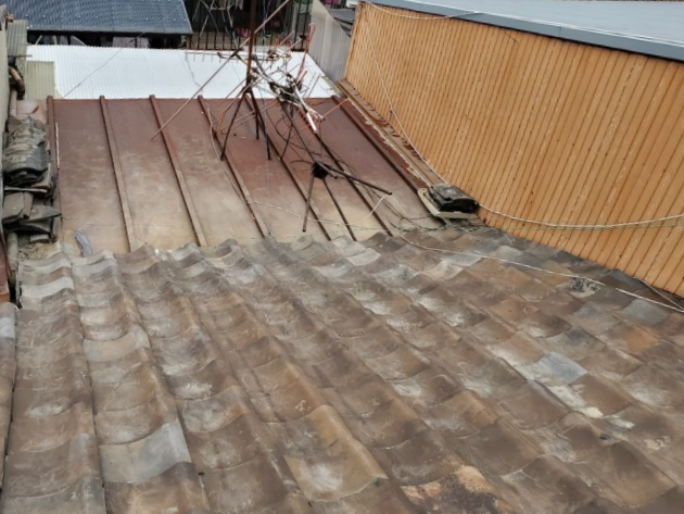 吹田市 屋根葺き直し工事で雨漏りを解決します！