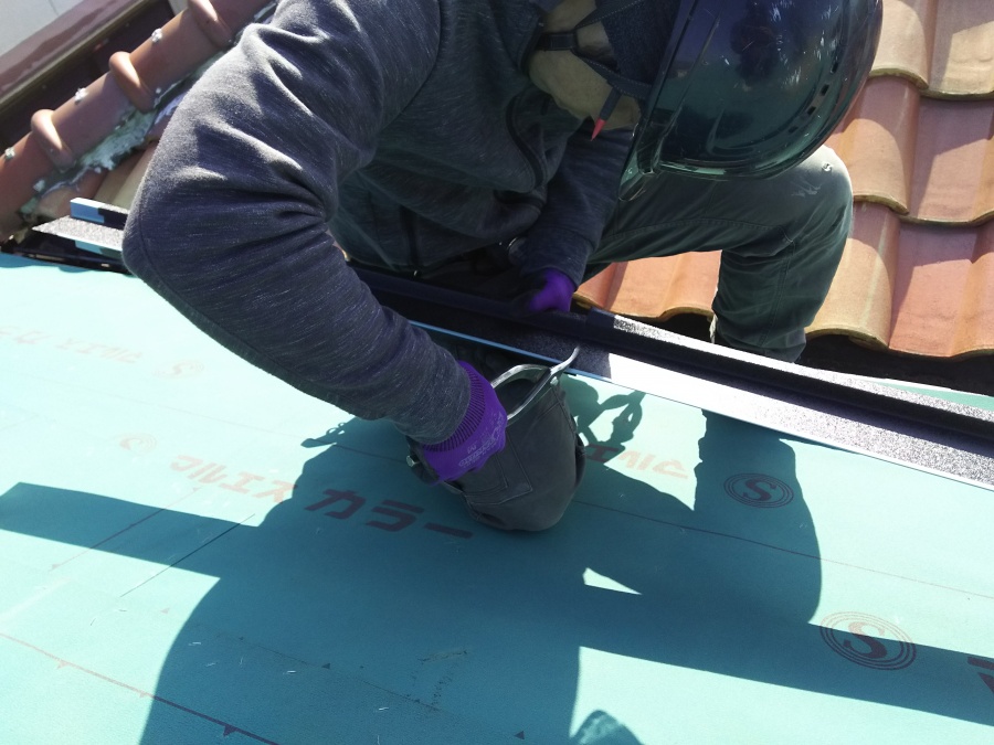 屋根葺き替え工事　水切り板金