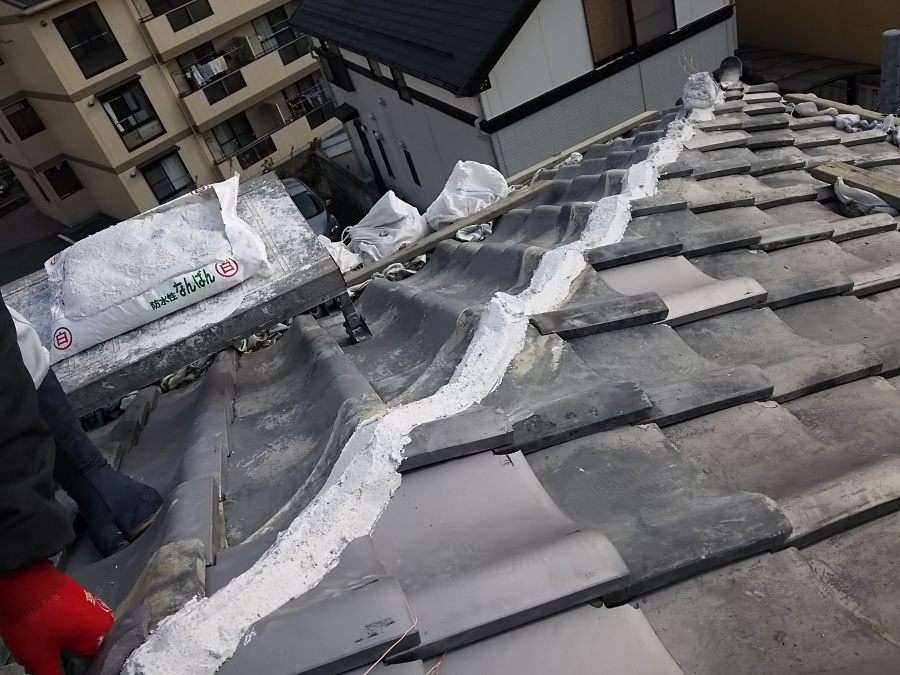 白いなんばんを隙間に詰める