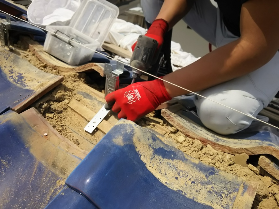 防災棟金具の設置