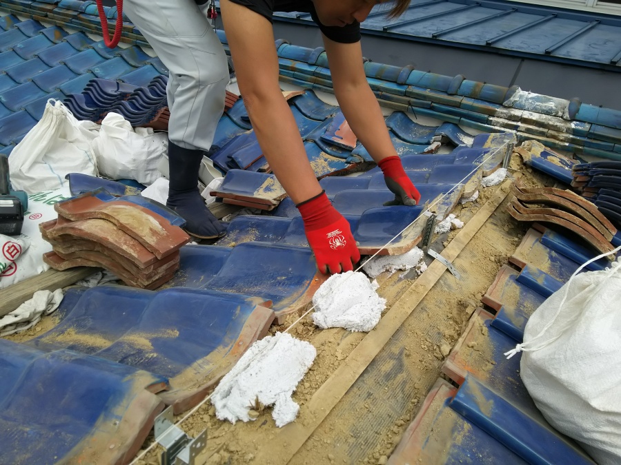 おいあて瓦の設置