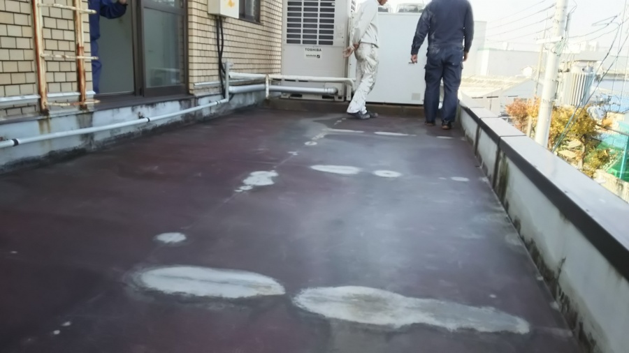 下屋根の雨漏り調査　