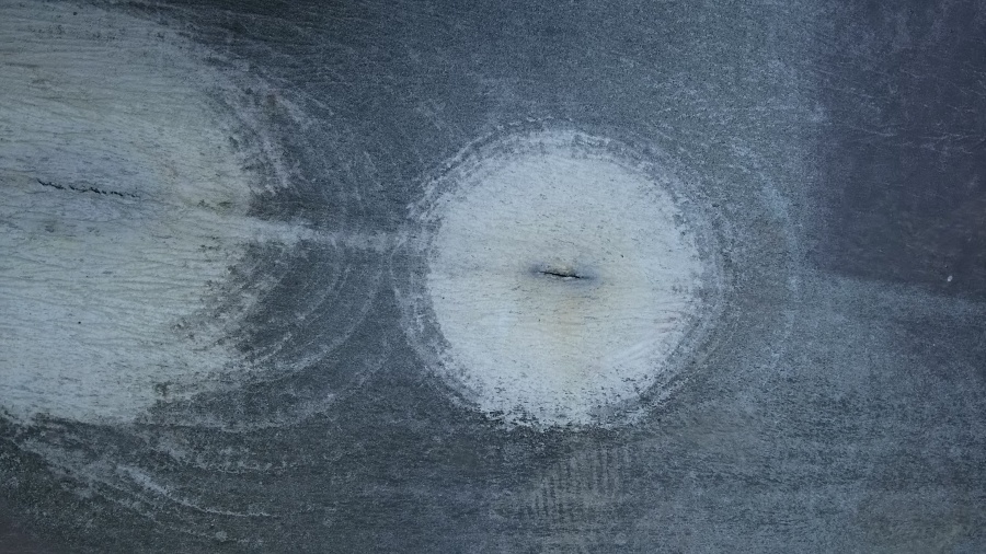 屋上から雨漏り 屋上にヒビ