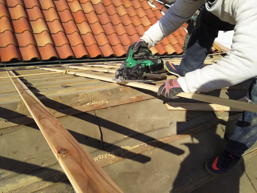 屋根葺き替え工事　垂木工事