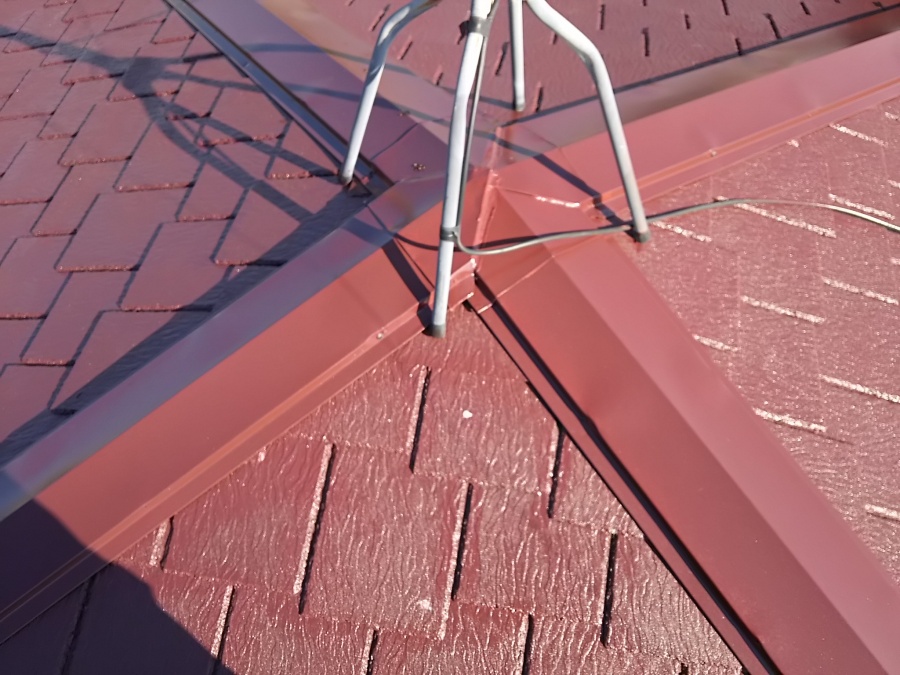 塗装を塗り終えたスレート屋根