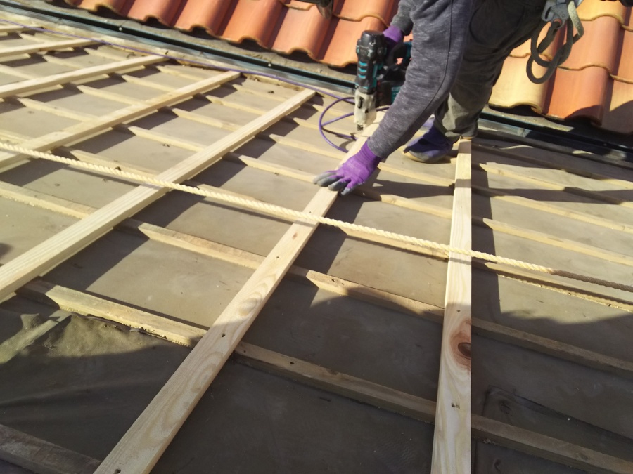 屋根葺き替え工事　垂木工事