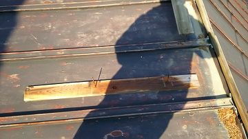 棟板金交換工事　貫板の撤去