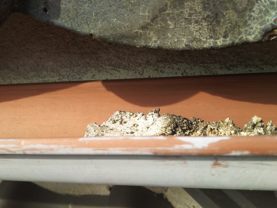 漆喰詰め直し工事　現状　剥がれ