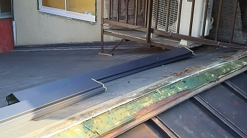 棟板金交換工事　貫板の撤去