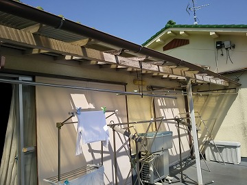 割れた波板ポリカ