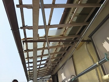 割れた波板ポリカ