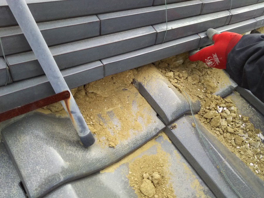 漆喰詰め直し工事　漆喰剥がし