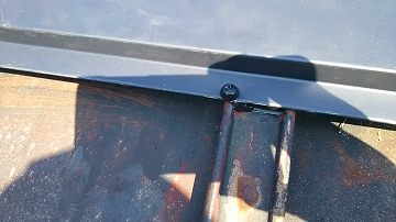 棟板金交換工事　棟板金の施工