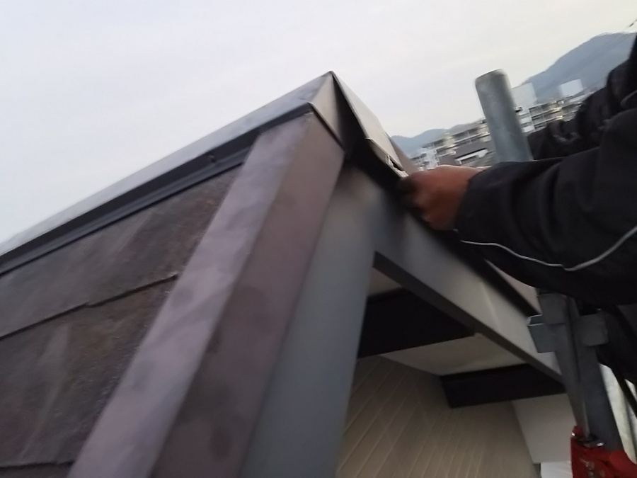 棟板金の棟先の納め