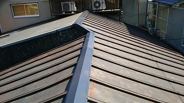 棟板金交換工事の完成