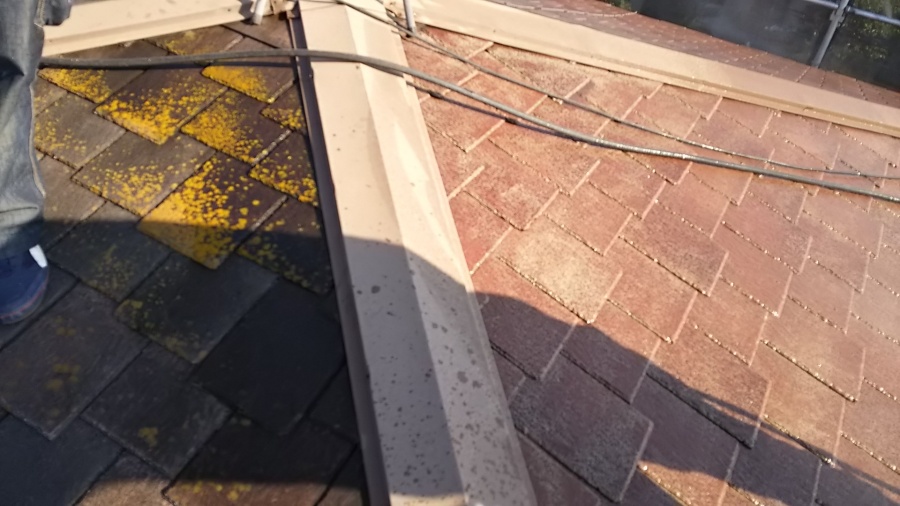 スレート屋根に高圧洗浄で汚れを落とす