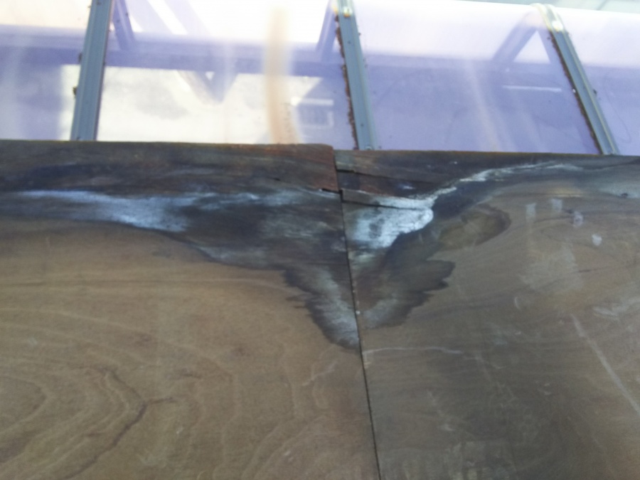 庇板金葺き替え　下地木　痛み