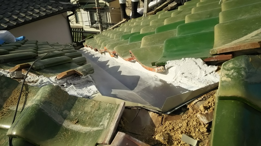 谷廻りおいあて瓦の施工