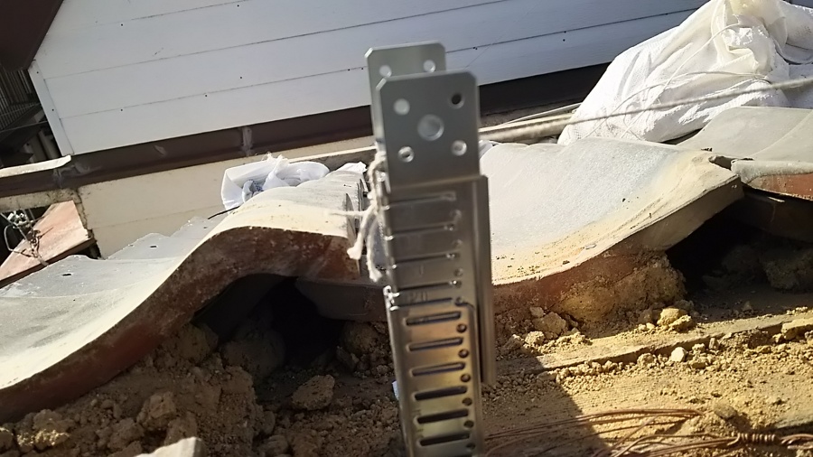 防災棟金具の施工