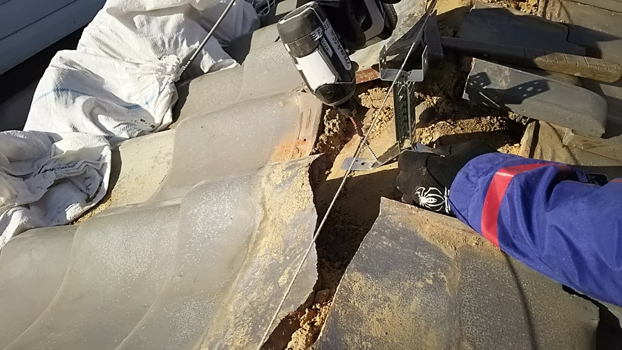 防災棟金具の施工