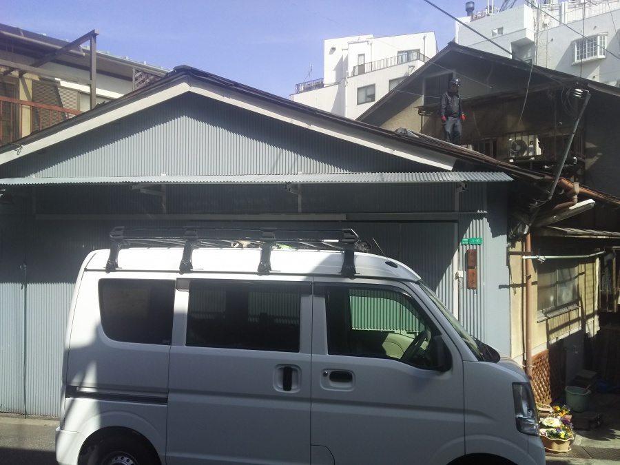 白いケイバンで現地到着