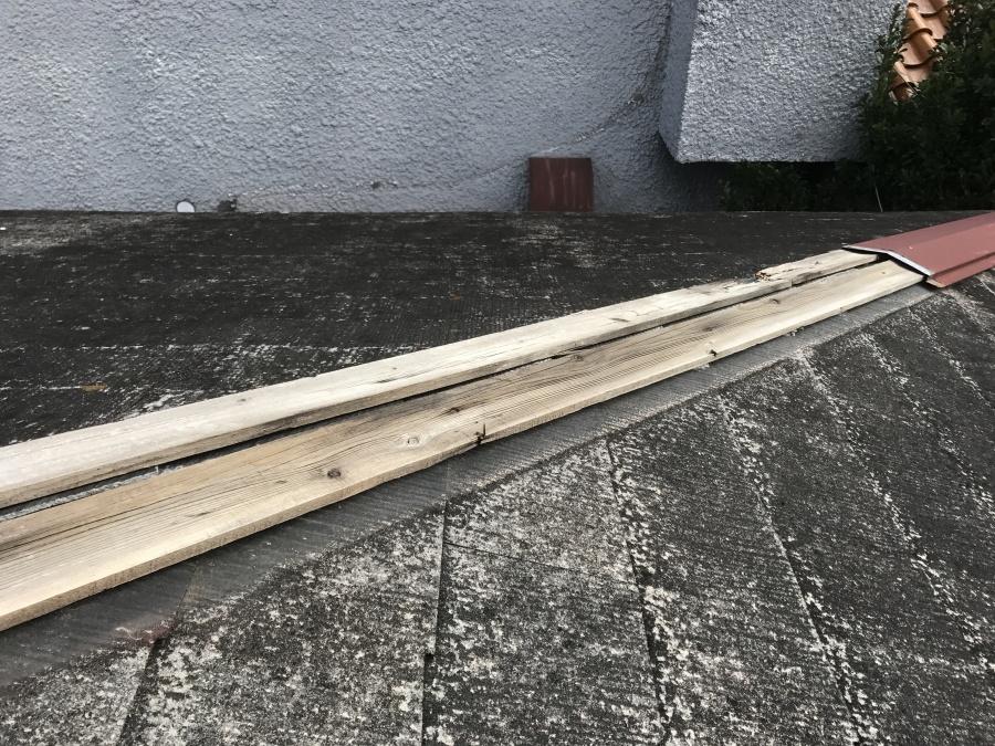 棟板金のめくれ
