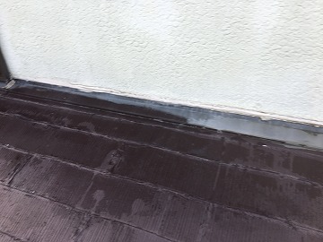 下屋根カバー工事の様子