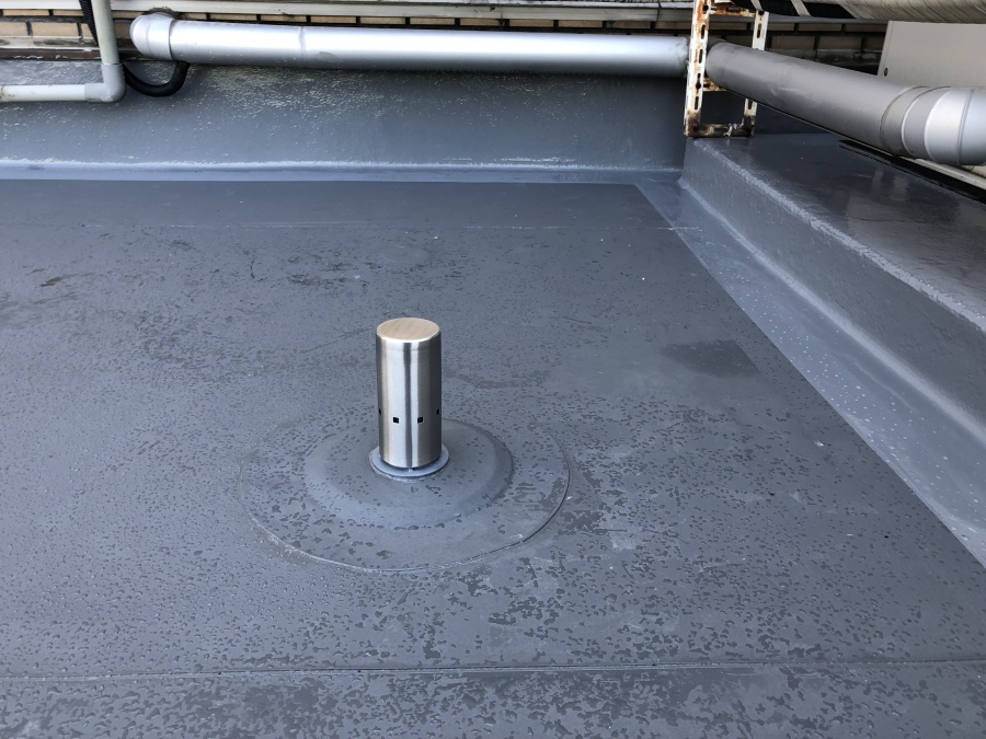 塩ビシート防水の脱気筒取付け