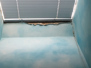 天窓付近クロスの破れの様子