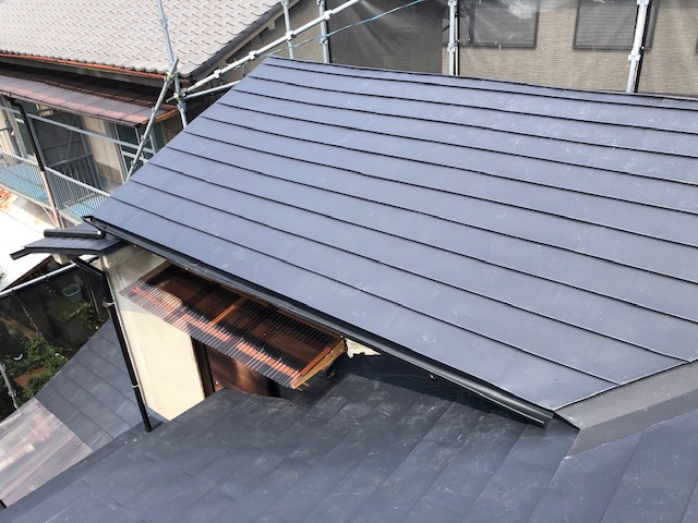 葺き替え後のガルバリウム鋼板屋根