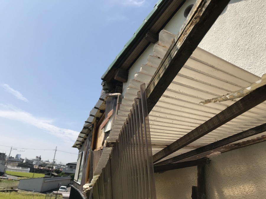 台風で被災したポリカ屋根