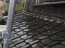 葺き替え前の瓦屋根
