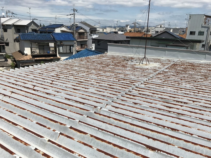 劣化の激しいトタン屋根