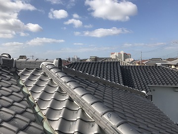 現地調査　瓦を調査