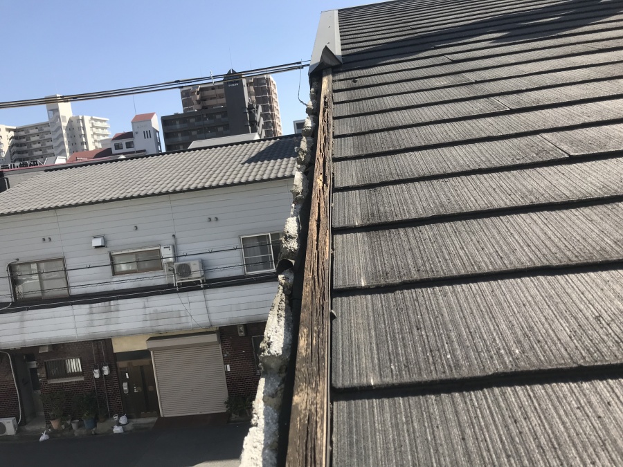 スレート屋根の劣化したケラバ