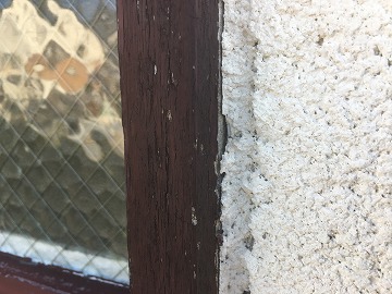 外壁のコーキングの様子