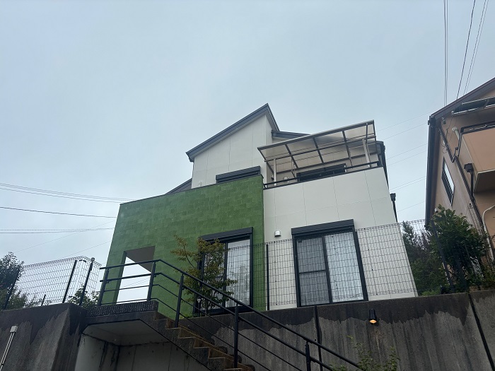 箕面市｜工事内容を公開！2階建てサイディング外壁リフォーム｜日本ペイント塗料を使用