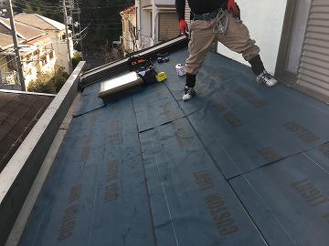 下屋根カバー工事防水紙の施工